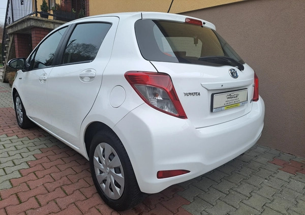 Toyota Yaris cena 41990 przebieg: 113434, rok produkcji 2013 z Chodzież małe 277